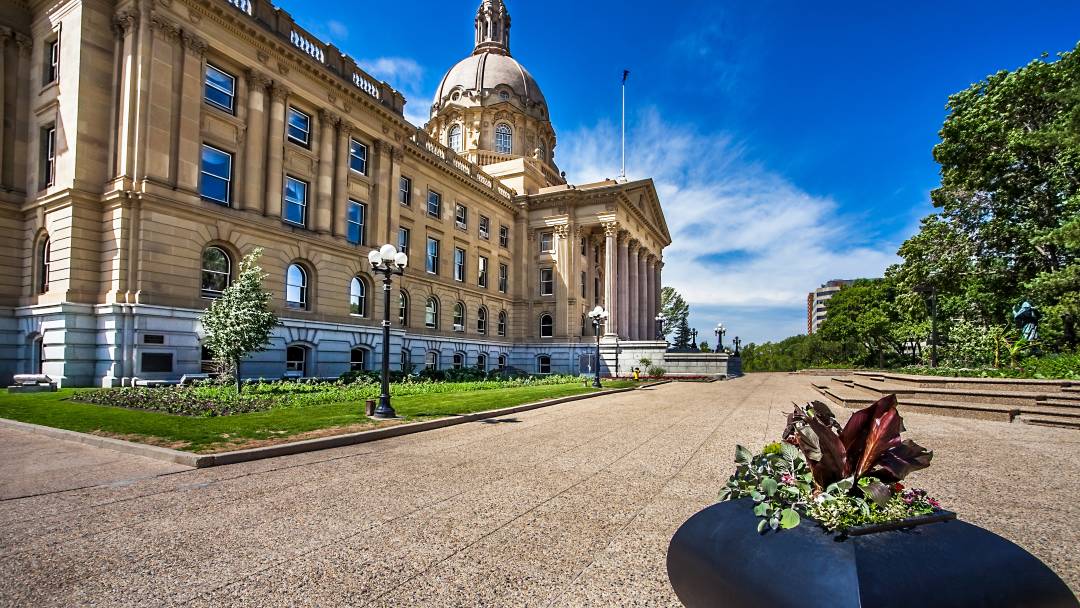 Alberta_Legislature_Building.jpg