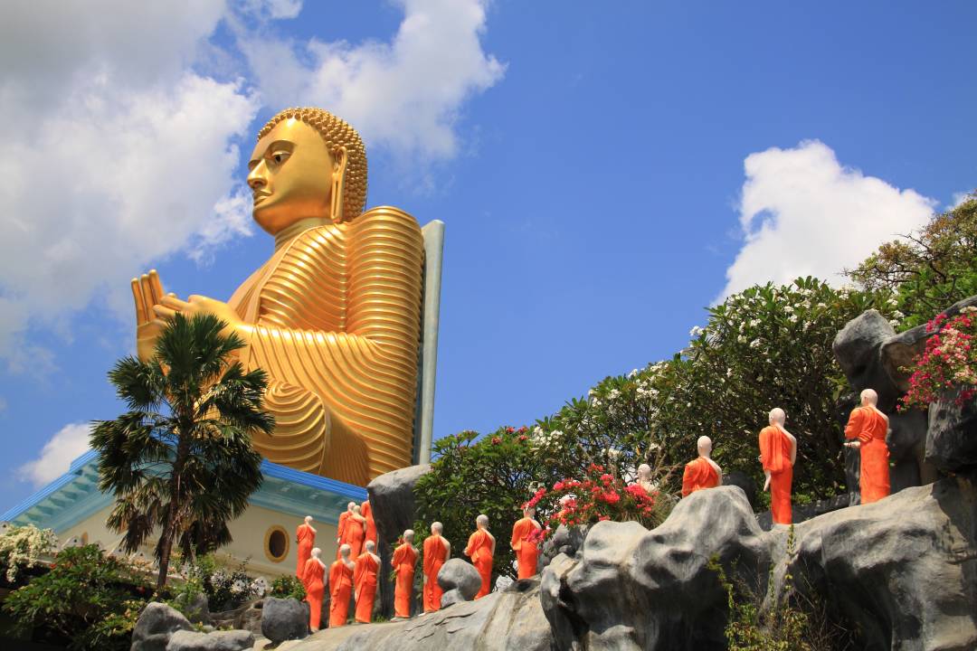 Golden_Buddha_Statue.jpg