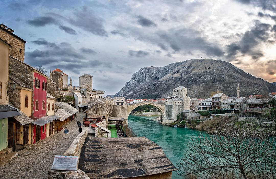 Mostar_bridge_near_sarajevo.jpg