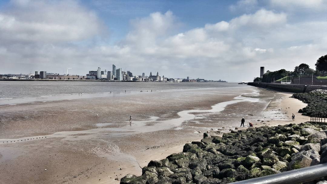 view_on_the_city_from_Wirral.jpg