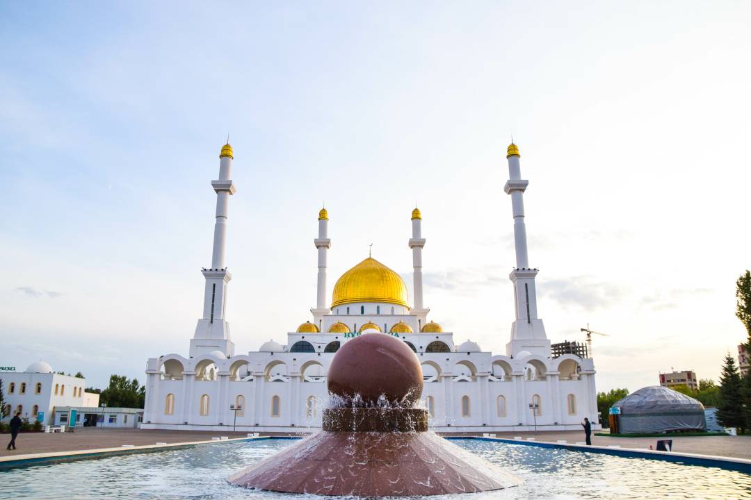 Nur_Astana_mosque.jpg