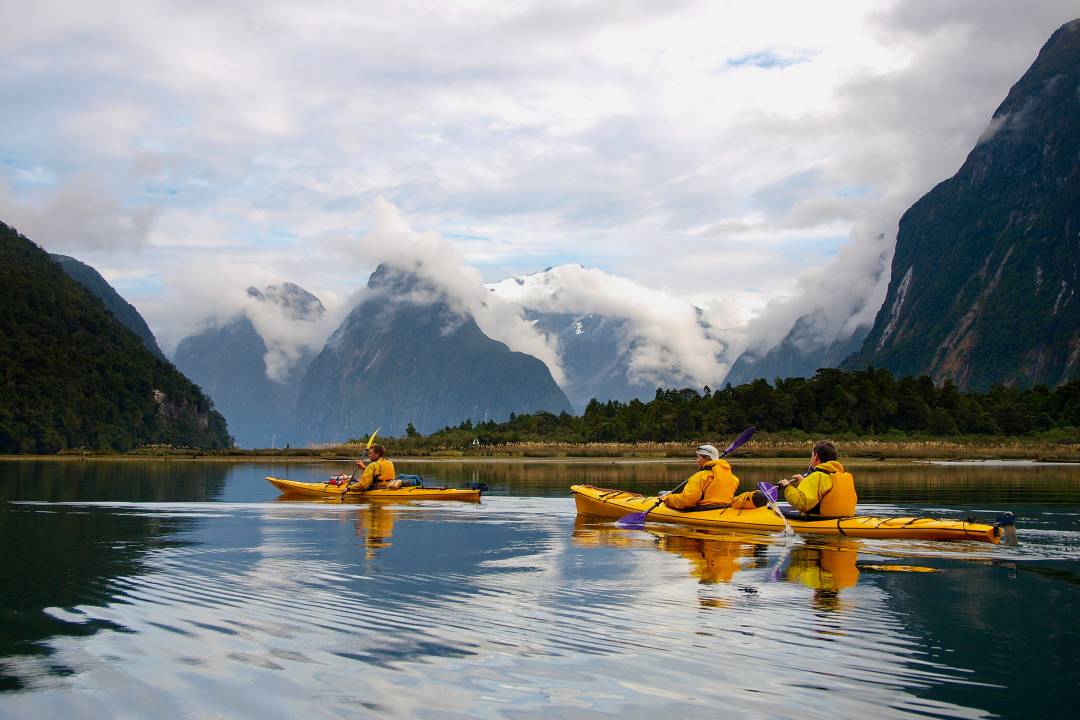 Kayak_in_Milford_Sound.jpg