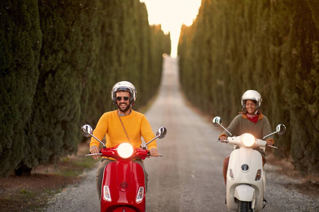 Intro_Couple_Vespas.jpg