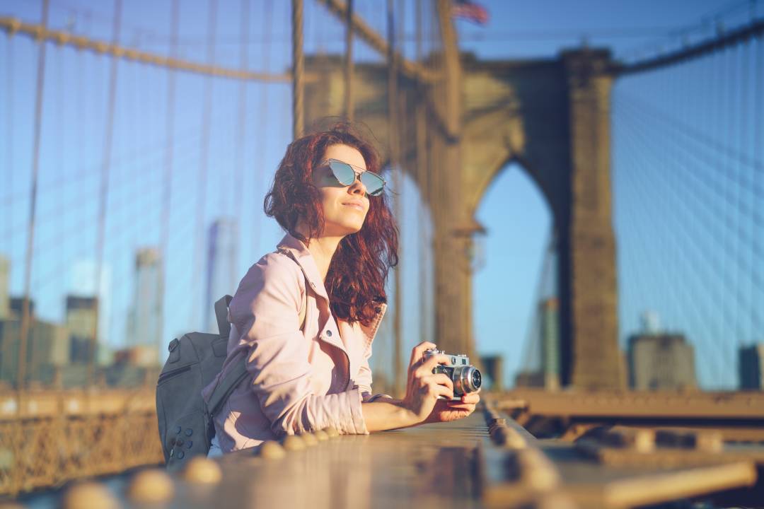 Woman_on_Brooklyn_Bridge.jpg