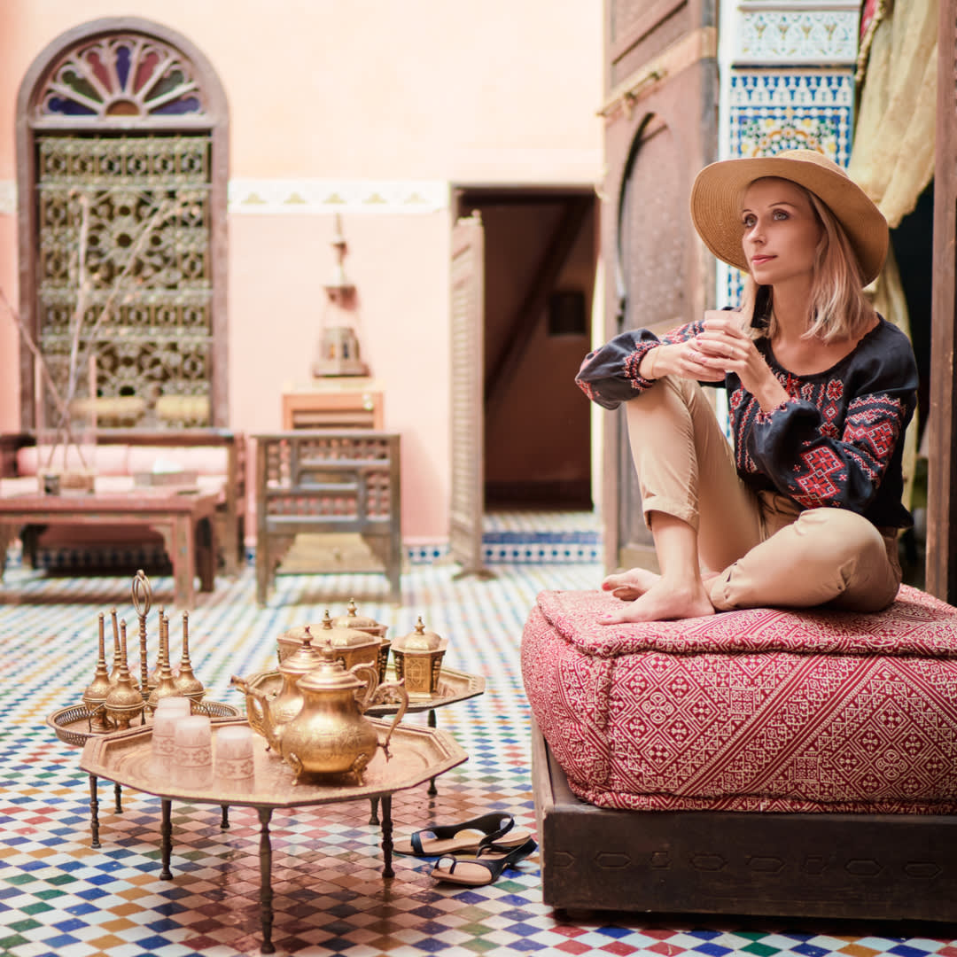 Woman_at_Riad.jpg
