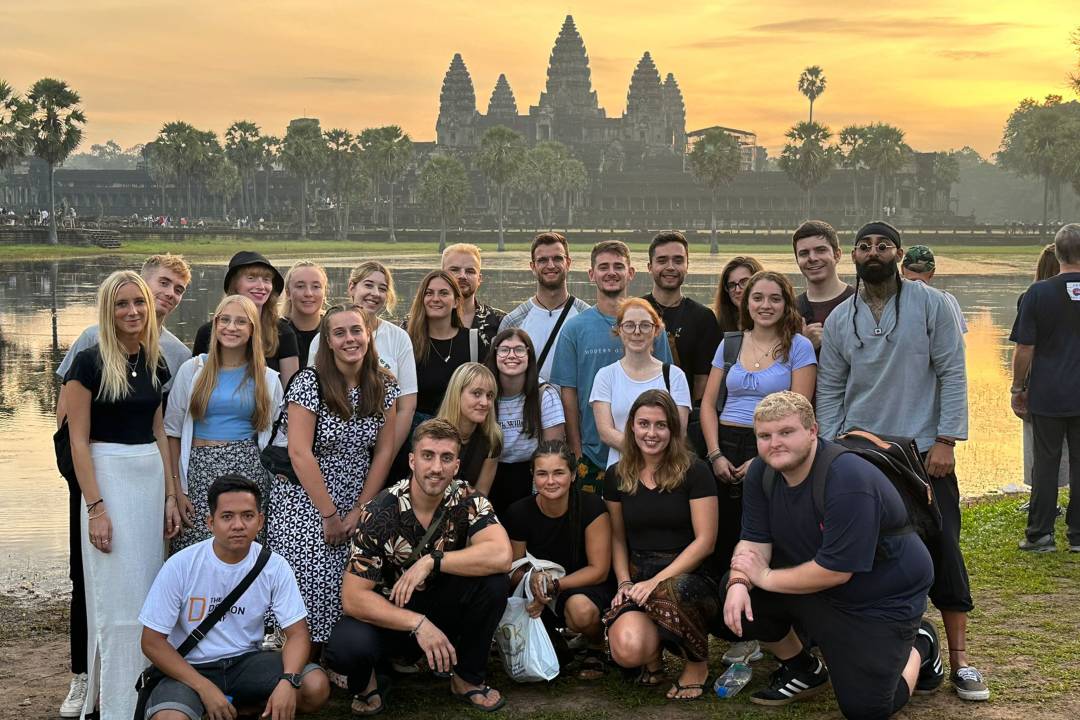 Image_Intro_Angkor_Wat_Group_Picture.jpg
