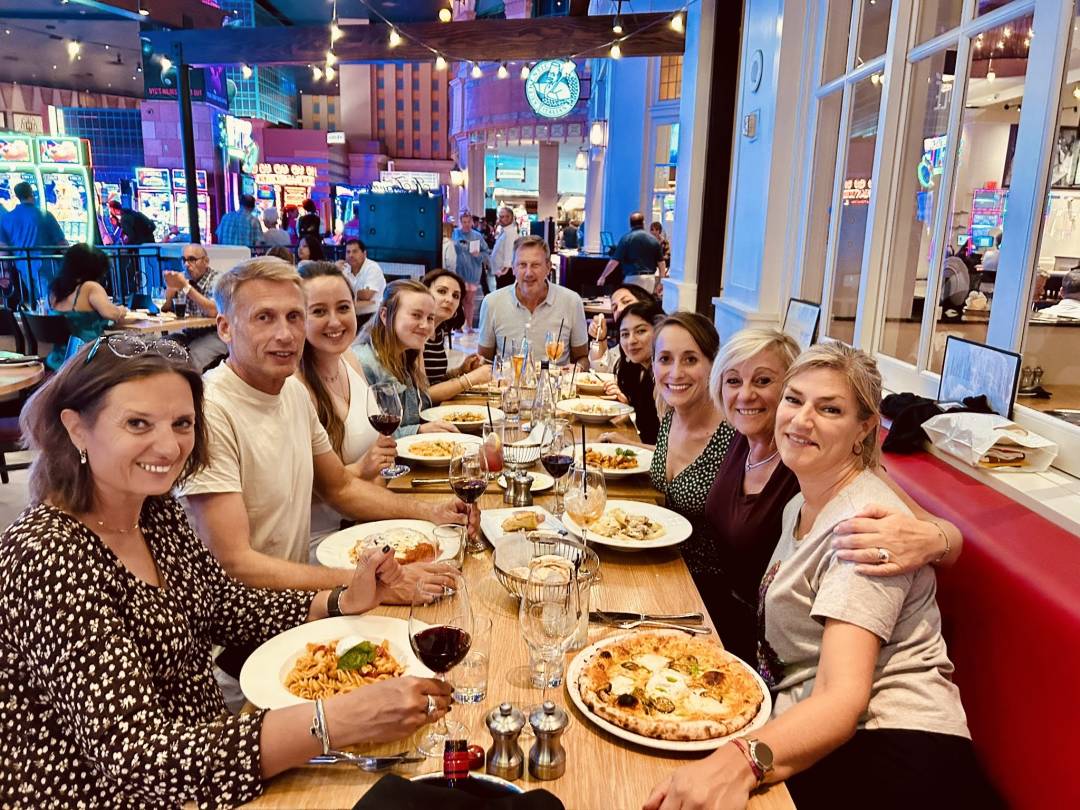 Group_Dinner_Las_Vegas_Utah_Famtrip.jpg