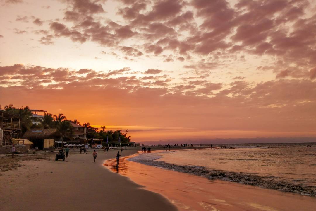 Peru_Mancora_evening_beach.jpg