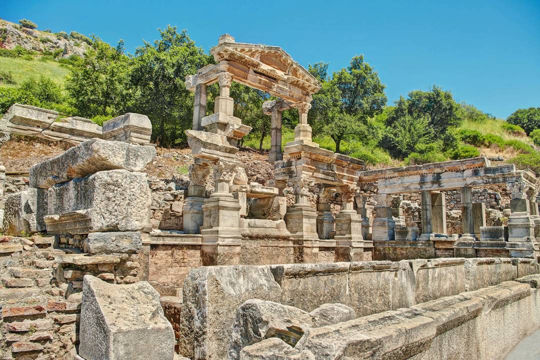 fountain_of_trajan_at_ephesus.jpg