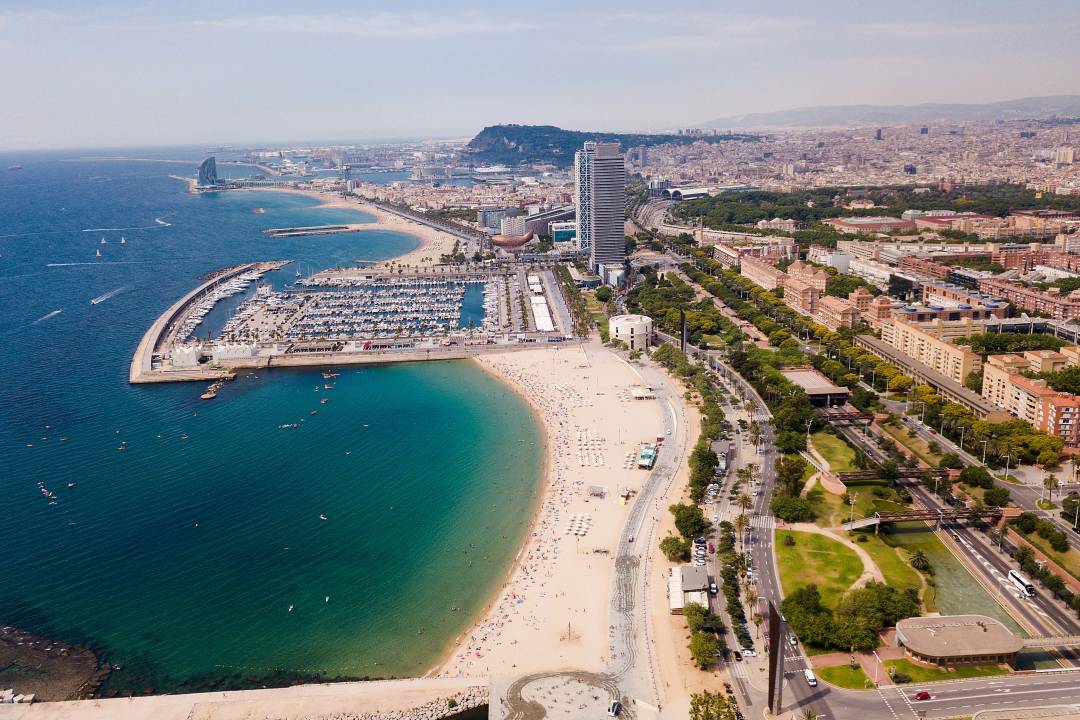 barcelona_is_colorful_landmark.jpg