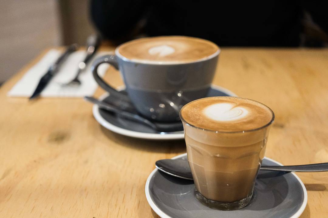 flat_white_coffee_cups.jpg