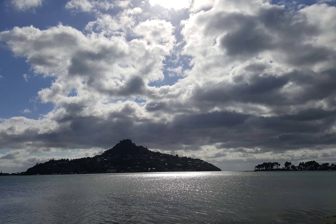 island_volcano.jpg