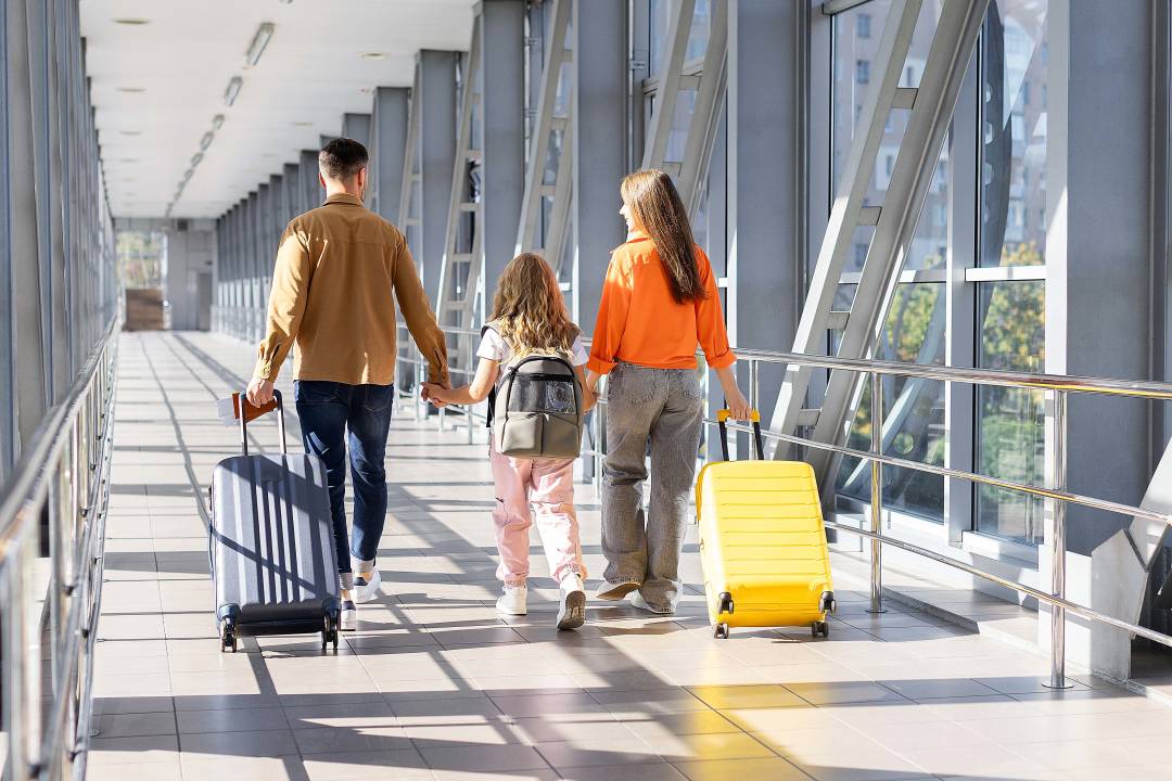 happy_traveler_airport_suitcase_departure_gate.jpg