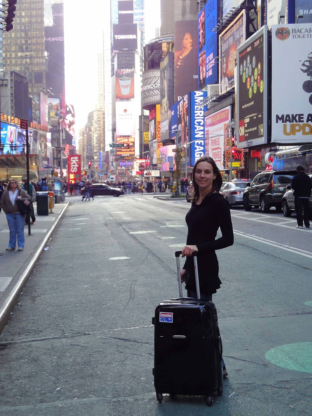 Travelling_with_suitcase.jpg