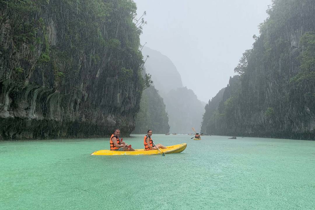 Kayaking_between_rocks.jpg
