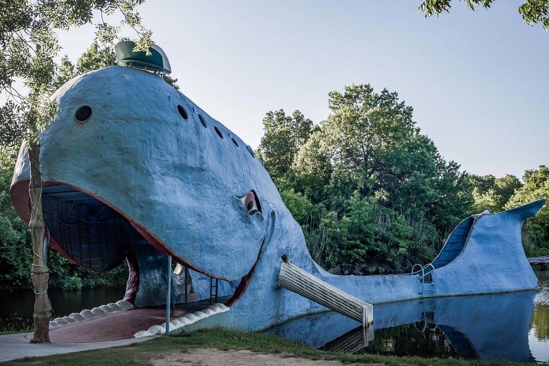 blue_whale_of_catoosa_oklahoma.jpg