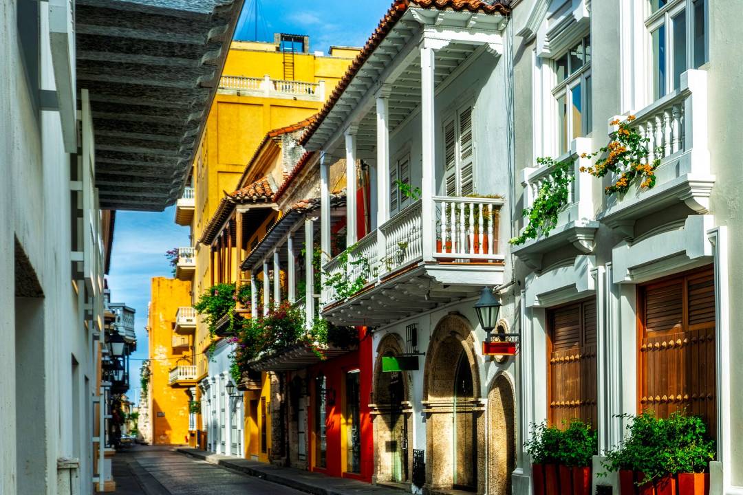 cartagena_colonial_street_balconies.jpg