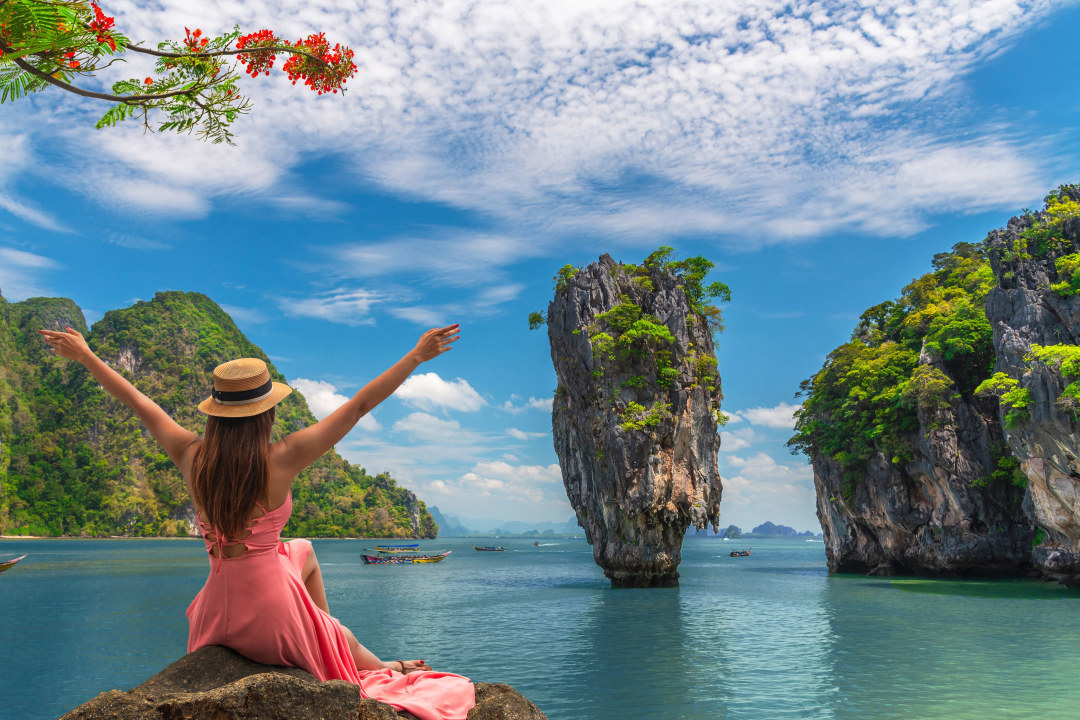 Phuket_woman_low.jpg
